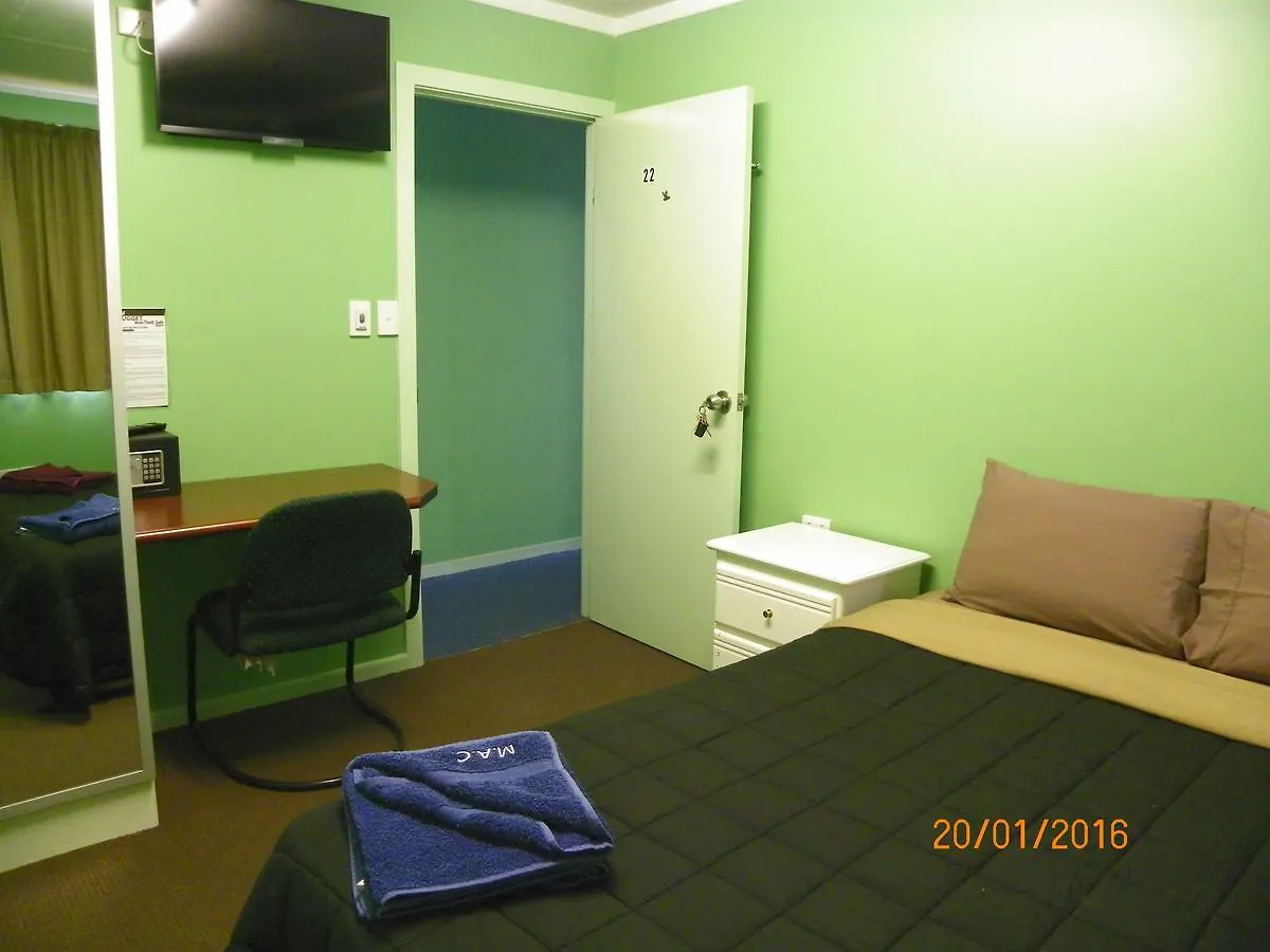 Mick'S Accommodation Club ماونت إيسا