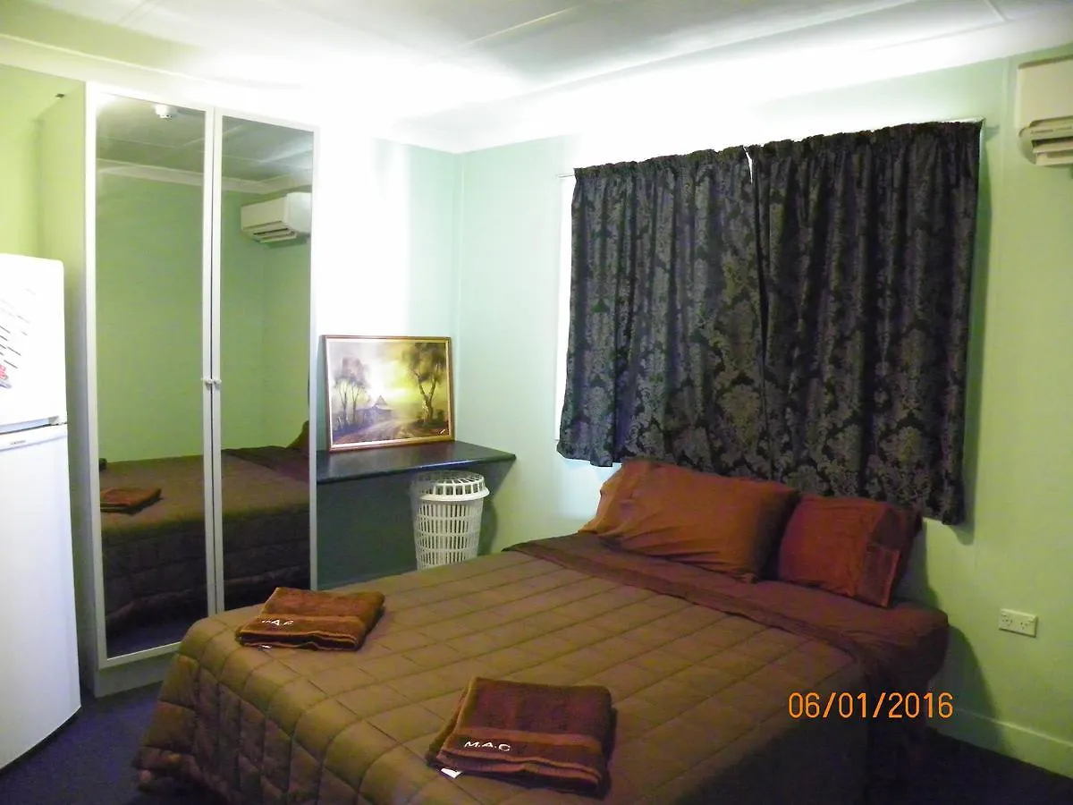 Mick'S Accommodation Club ماونت إيسا أستراليا