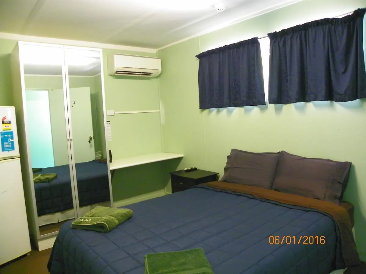 Mick'S Accommodation Club ماونت إيسا