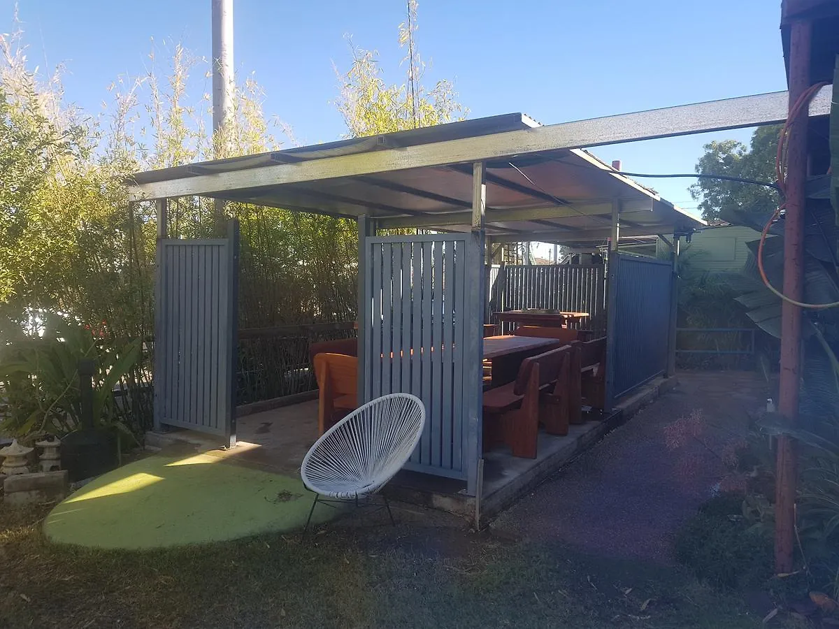 Mick'S Accommodation Club ماونت إيسا بيت ريفي