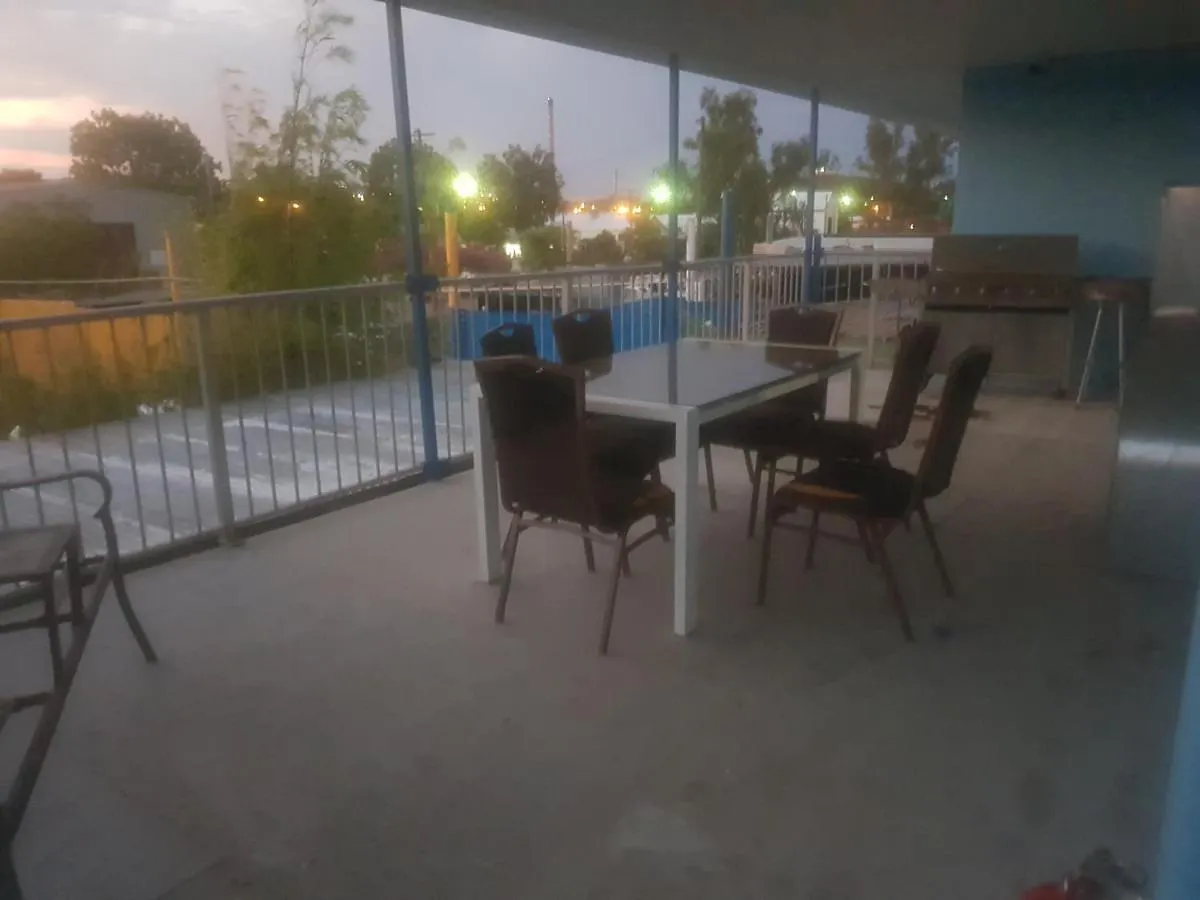 بيت ريفي Mick'S Accommodation Club ماونت إيسا