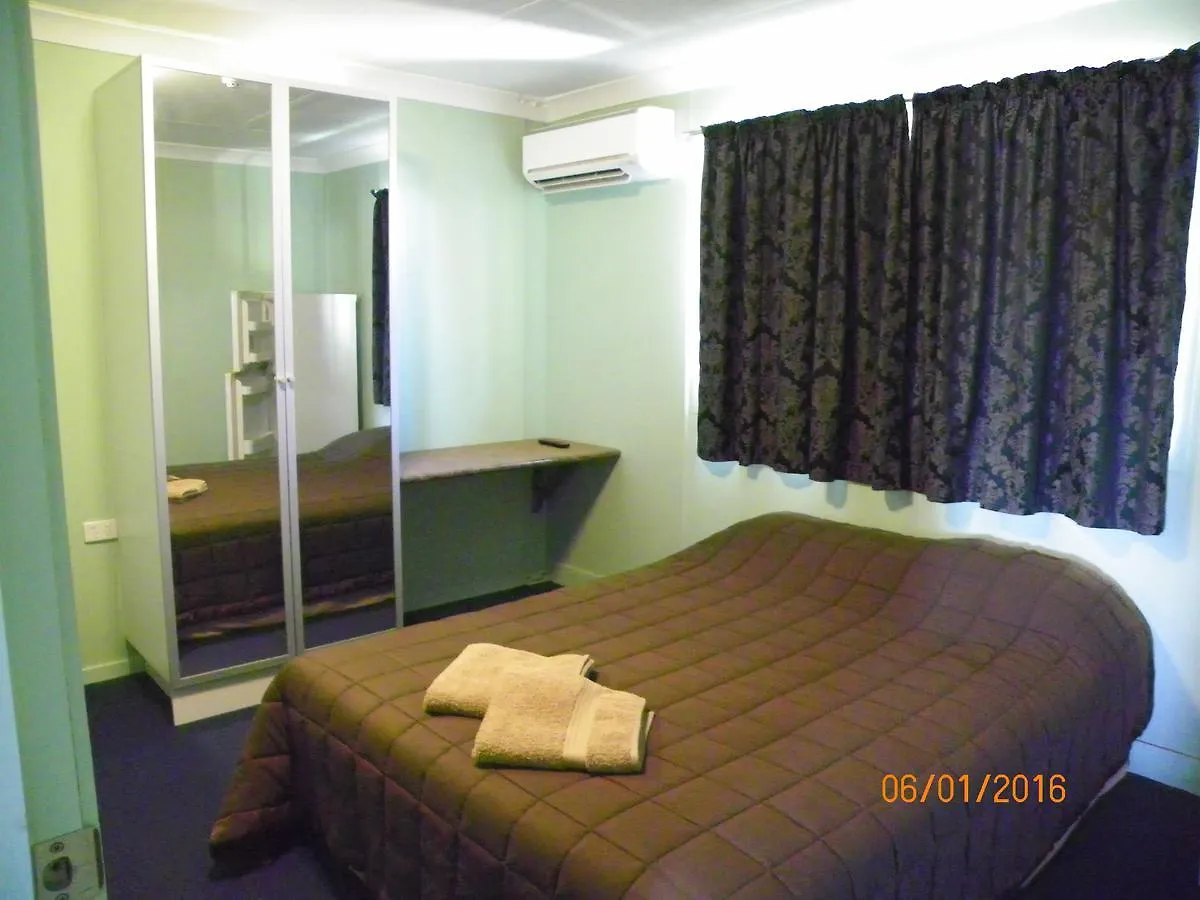 Mick'S Accommodation Club Mount Isa Locanda